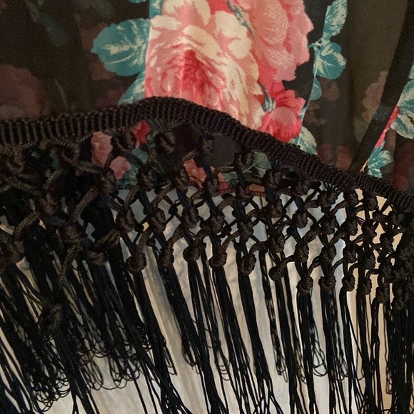 Liberty Love Women’s Black Floral Open Boho Fringe Duster Size Medium - Picture 5 of 7